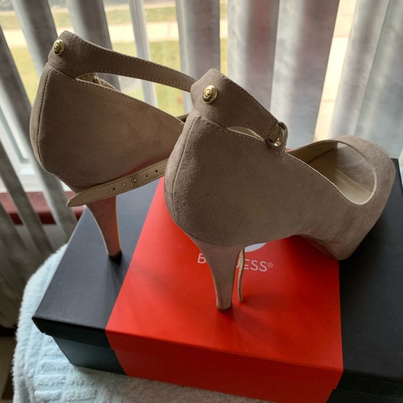 Shoes - Picture 2 of 4